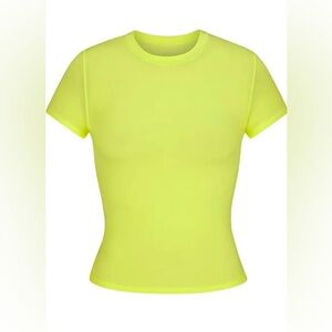 SKIMS Fits Everybody T Shirt In Daffodil NWT